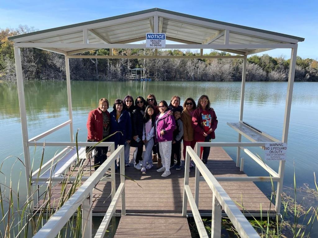 Reflection Cabin On Lake Godstone Villa Jacksboro Esterno foto