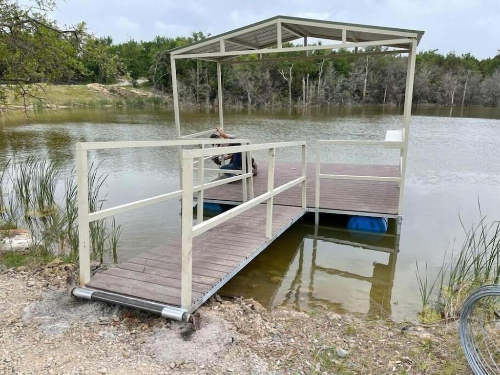 Reflection Cabin On Lake Godstone Villa Jacksboro Esterno foto